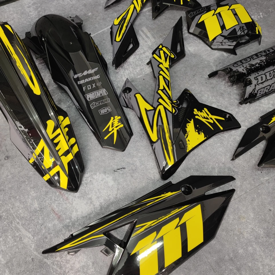 Plásticos + Gráficos Suzuki RMZ 450 2018-2026 RMZ 250 2019-2026 calcomanías aplicadas Foto 3 de 4