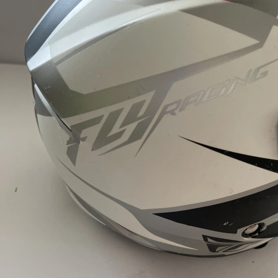 Youth Fly Racing Kinetic Helmet White And Black Youth Size Large Foto 2 de 4