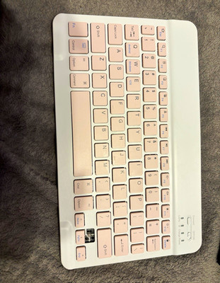 Compact Bluetooth Keyboard Multi-Device Built-In Battery White/Pink QWERTY EN