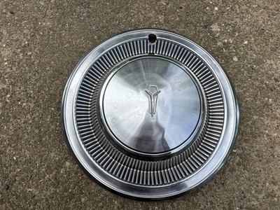 (1) 1974-1978 Plymouth Fury, Satellite, Trailduster Hubcap, One Hubcap, OEM