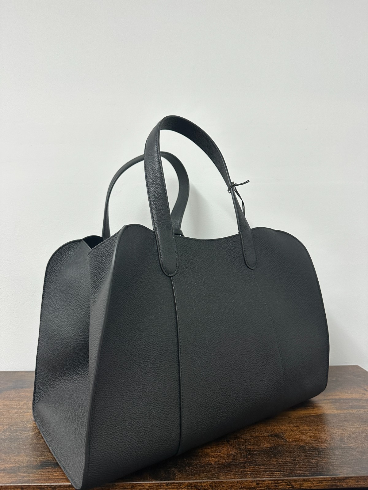 Giorgio Armani Women's Pebbled Leather Tote Bag Black with Dust Bag Large image 8