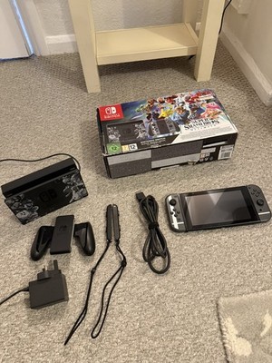 Nintendo Switch - Super Smash Bros. Ultimate Edition Konsole Bundle ohne Spiel