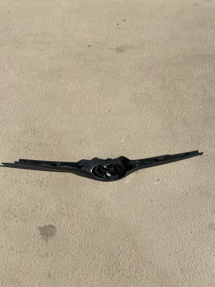 Hyundai Genesis 2013-2016 cupé parrilla superior delantera OEM 86351-2M300 Foto 2 de 4