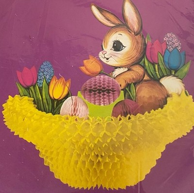 MIB  Bunny Nest Centerpiece Honeycomb Basket w Rabbit 1979 Beistle + Door Cover