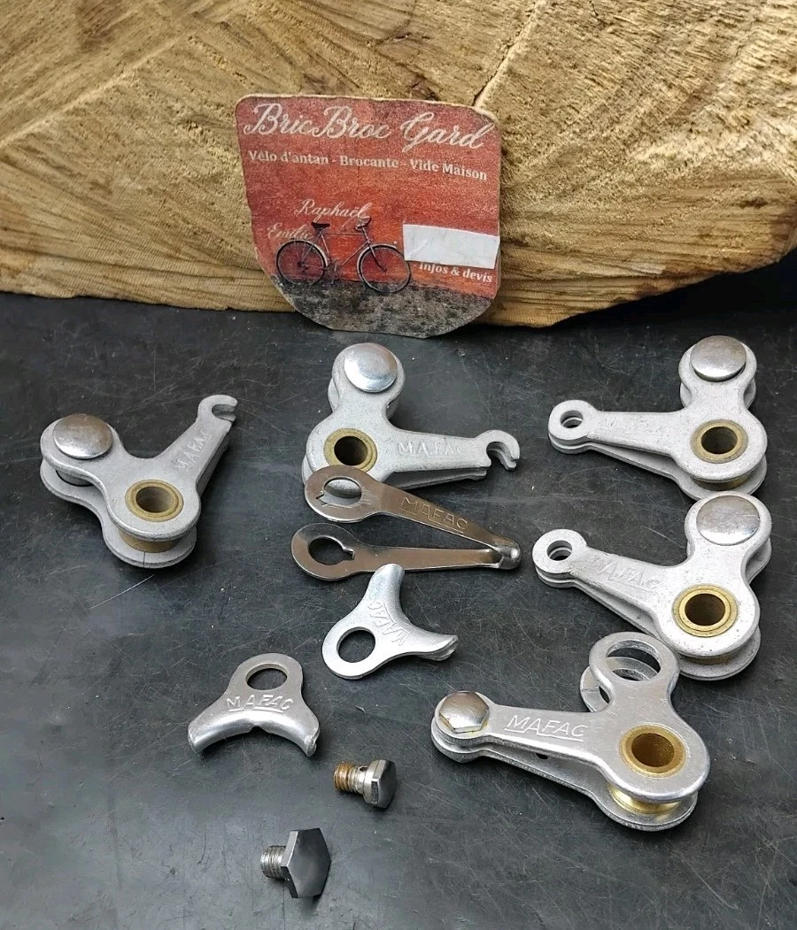 Étrier de frein arrière Mafac Racer en superbe état et complet - Équipements vélos Étrier de frein arrière Mafac Racer en superbe état et complet - Équipements vélos