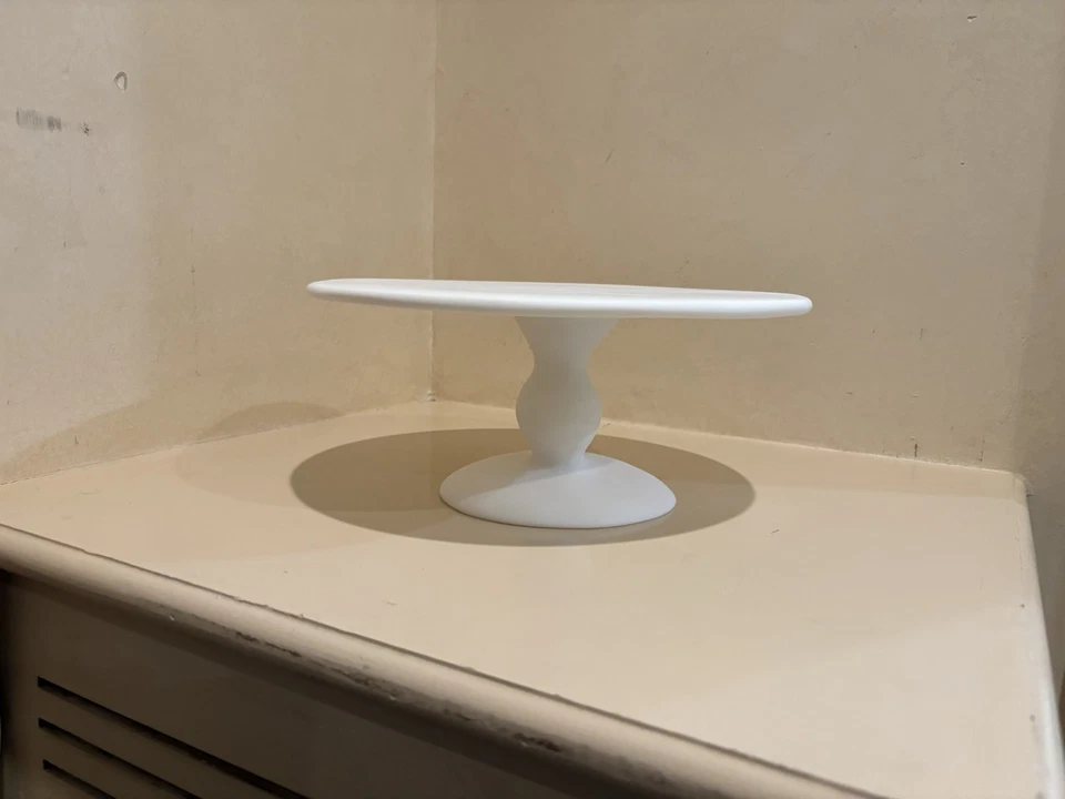 Elegante plato de exhibición con soporte para pasteles de cerámica blanca Tina Frey Foto 2 de 2