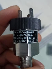 1PCS NEW 8472.28.5930 0-300PSI 21bar Pressure Sensor #F3
