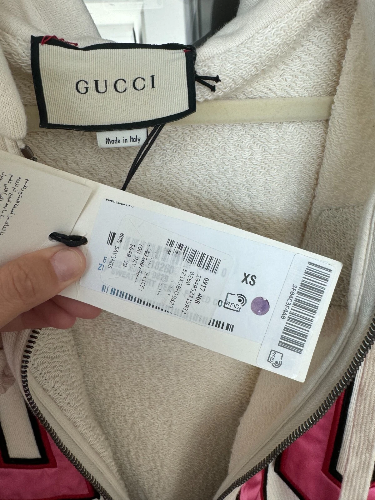 Felpa con cappuccio e zip uomo Gucci prezzo consigliato $2100 con etichette oversize Made in Italy