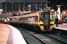 35mm Slide BR British Rail Diesel DMU Class 158 158781 York Stn 1998 Original