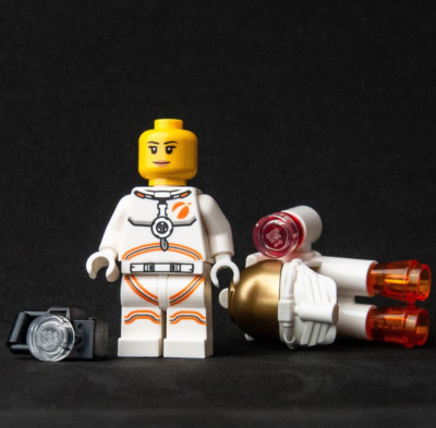 New LEGO  Astronaut, Female Minifigure - Space Research and Development (cty1039