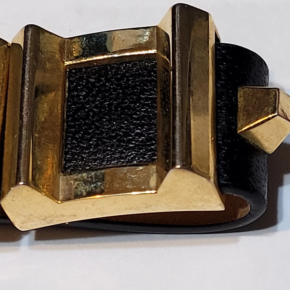 Vince Camuto Cuero Negro Tono Dorado Cierre Magnético con Cierre de Seguridad... Foto 3 de 4