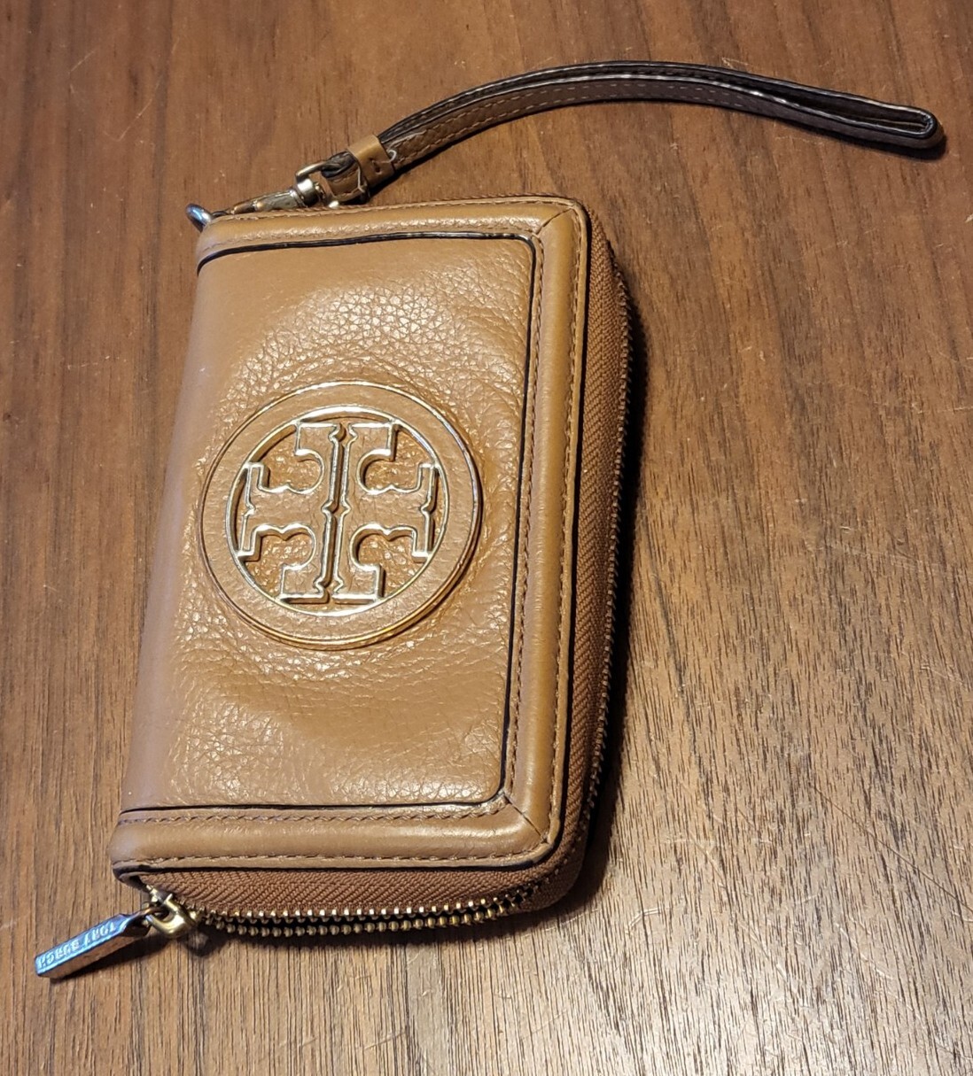 tory burch tan wallet