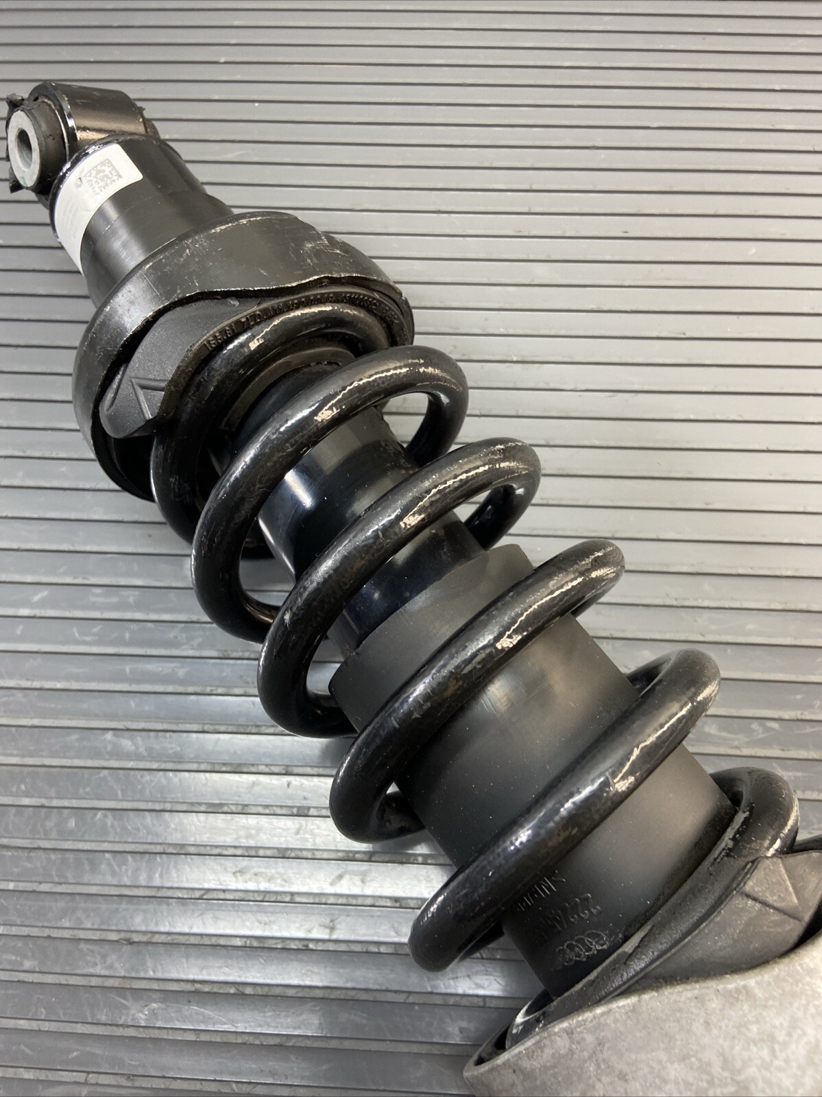 2011-2014 Audi R8 Rear Right Shock Absorber Strut Suspension OEM Original
