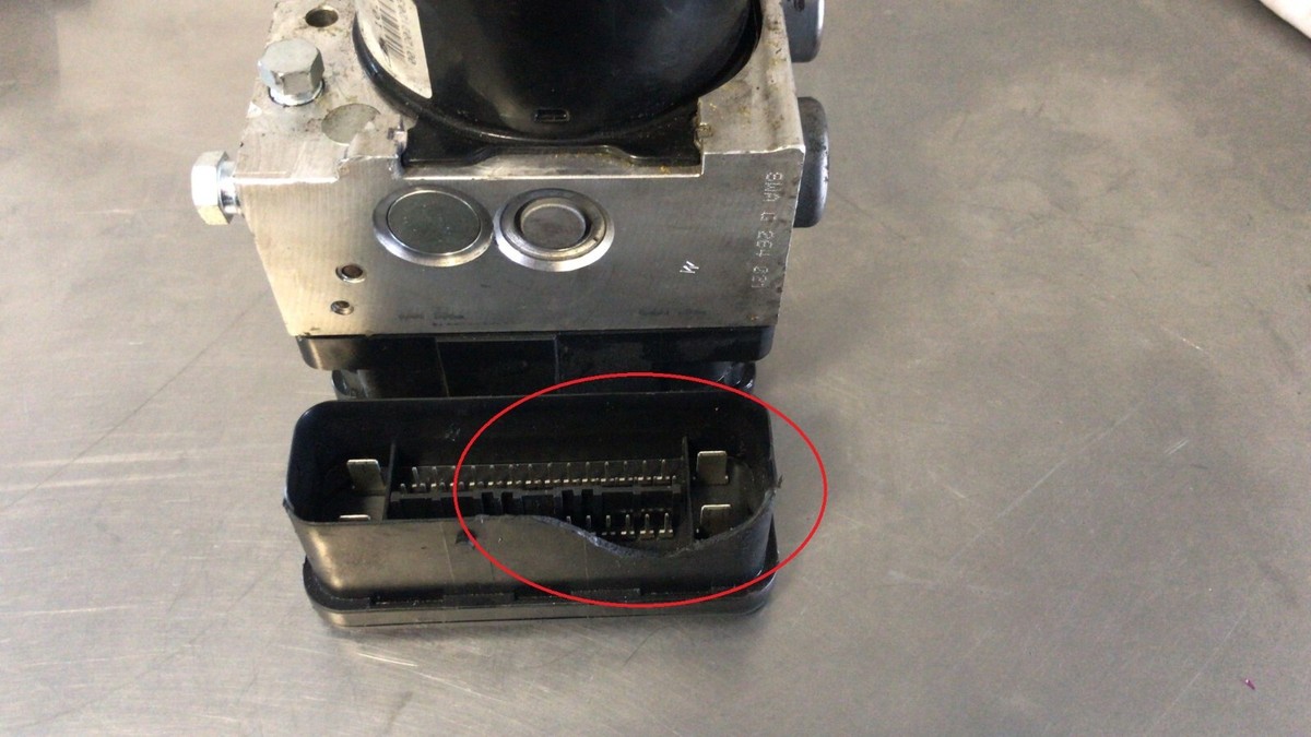 Mercedes Benz W204 / S204 ABS Hydraulikblock Steuergerät 
