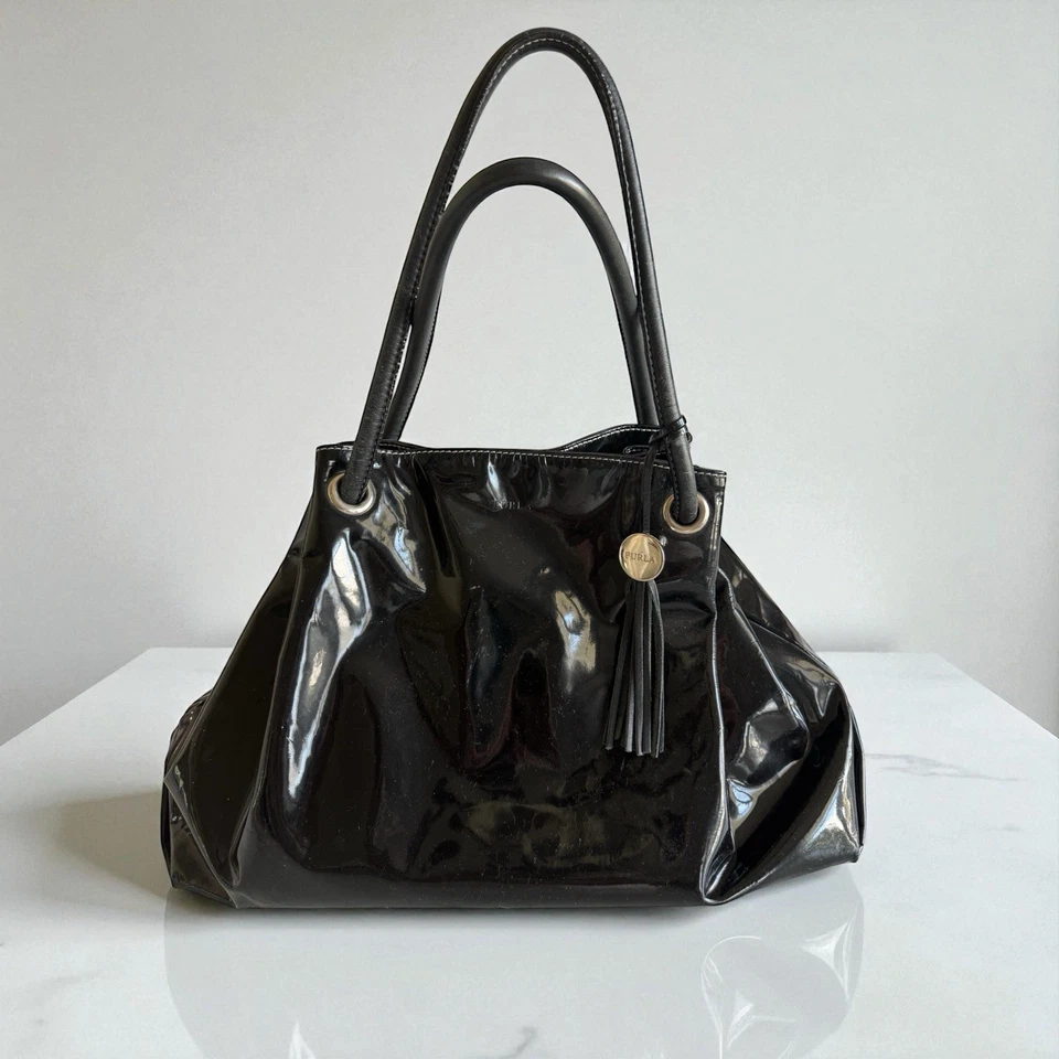 Bolso de Mano Furla de Charol Negro con Herrajes Plateados Hecho en Italia Foto 2 de 4