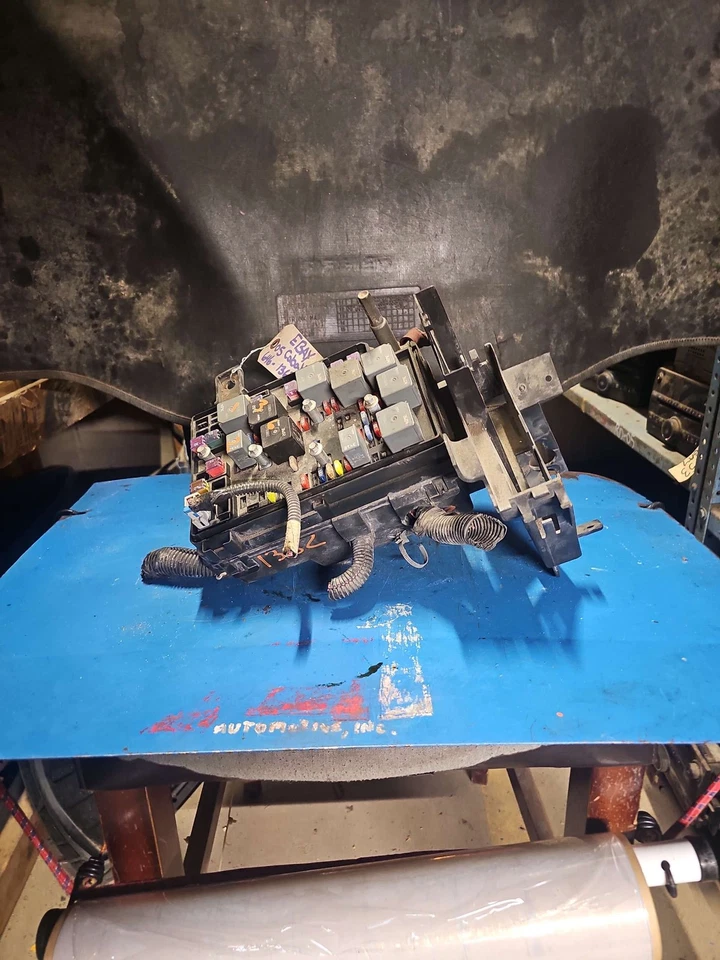 Caja de fusibles motor Chevy Cobalt 05 Foto 2 de 4