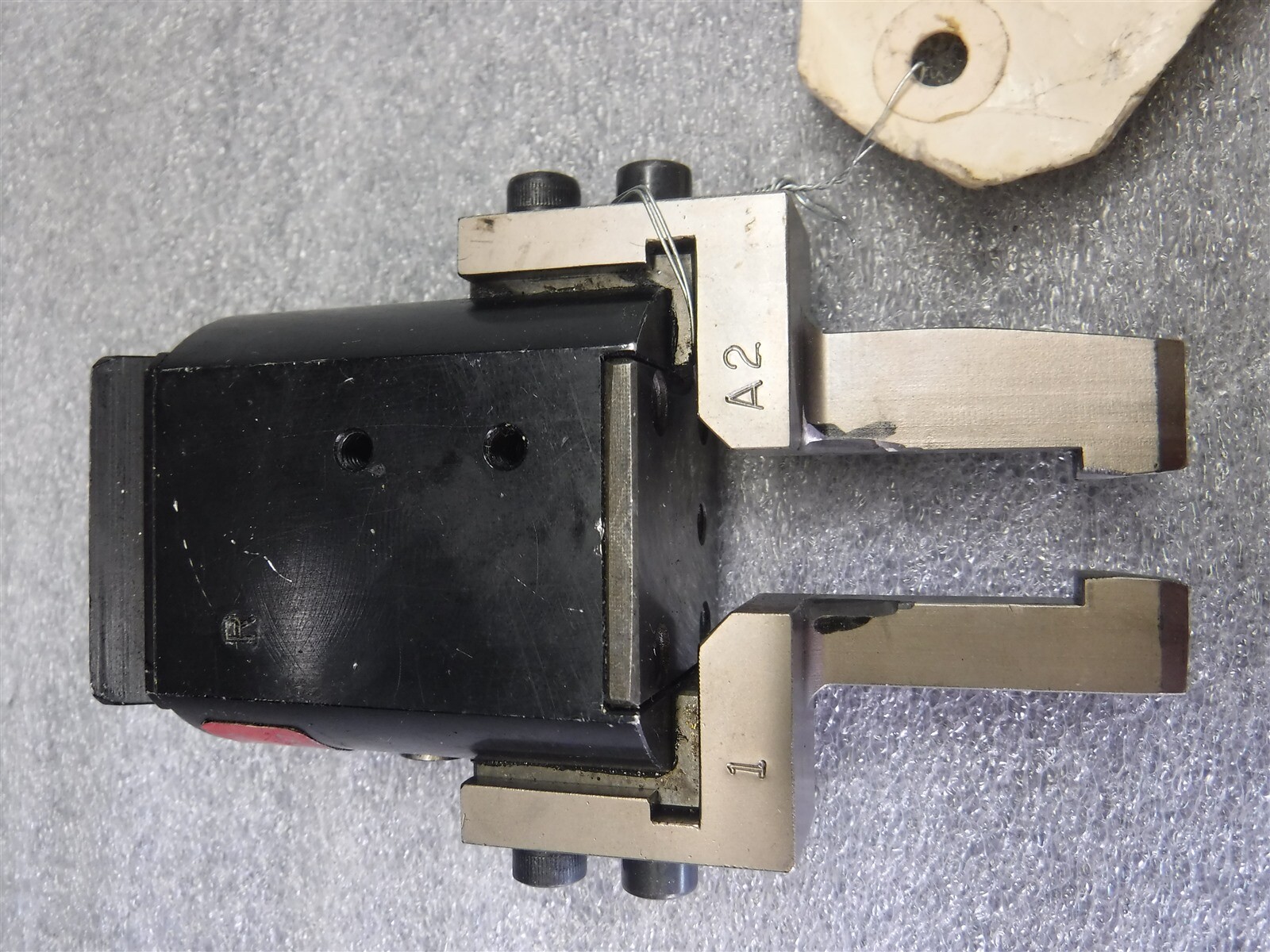 USED R&I MFG PARA-GRIP MPH-60 PARALLEL GRIPPER PNEUMATIC U10