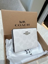 2026 Coach khaki / Snap CBN32 Wallet In Signature Canvas in Chalk White