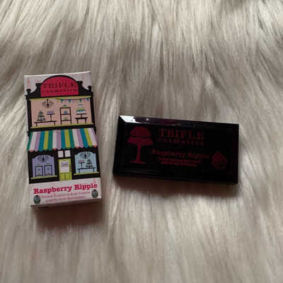 Trifle Cosmetics - Raspberry Ripple Ombré Radiance Blush Palette - Soft Ripple