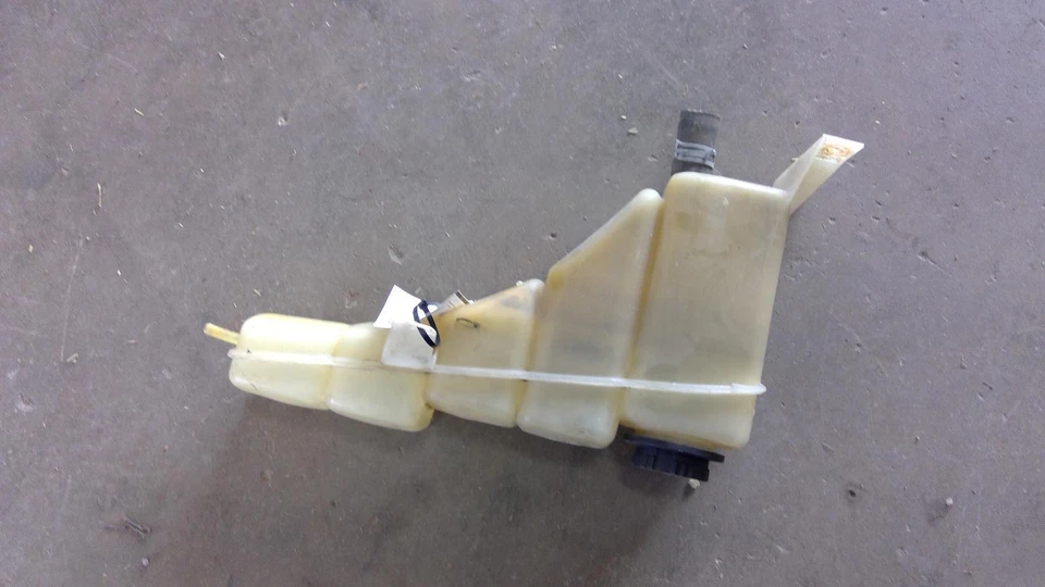 Used Engine Coolant Reservoir fits: 2002 Ford Excursion 6.8 Grade A - Image 2 of 4