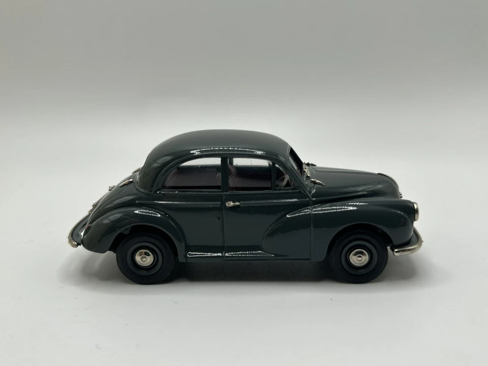 Lansdowne LDM 36 Morris Minor 1952 Series II, 2 Door 1:43 Scale 1475 - Image 4 of 4