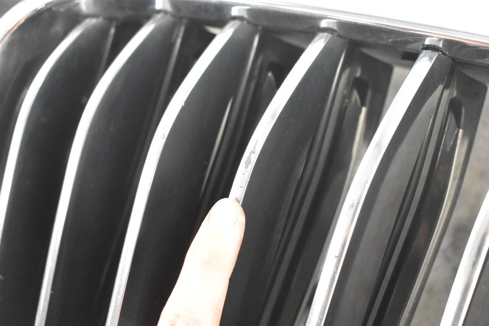 Parrilla superior izquierda usada se adapta a: BMW 750I superior 2016 sin equipamiento aerodinámico M alta Foto 3 de 4