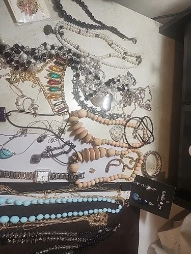 Costume Jewelry 1 LB/25 pc WEARABLE Bulk Lot Estate VTG  to Modern Styles K155