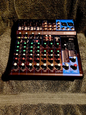#ad Yamaha MG10XU 10 Input Stereo Pro Audio Mixer w Effects amp; USB output AKG MKII $180.00