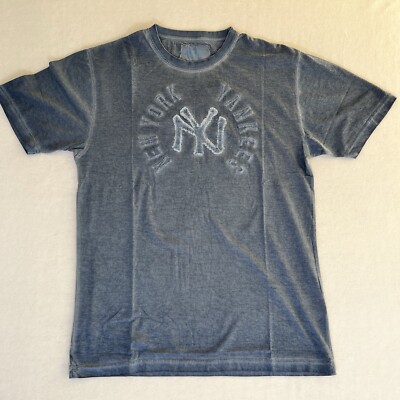 Red Jacket Brand New York Yankees Men's Medium T-Shirt