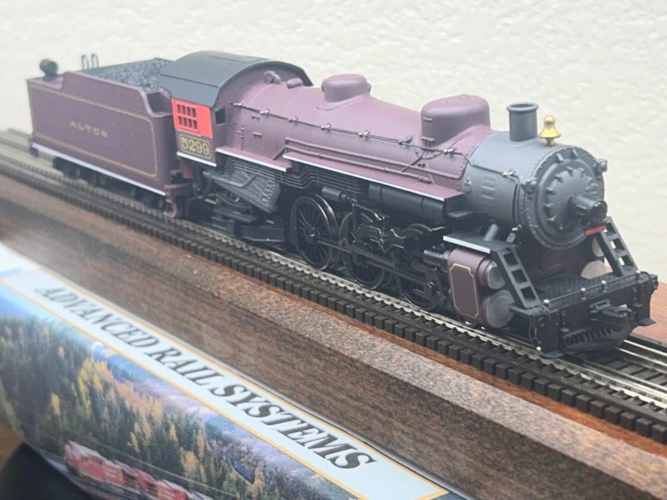 CHICAGO & ALTON LIMITED  4-6-2 STEAM LOCO DC/DCC Ready HO Scale " GOLD " NEW OOP - Image 2 of 4