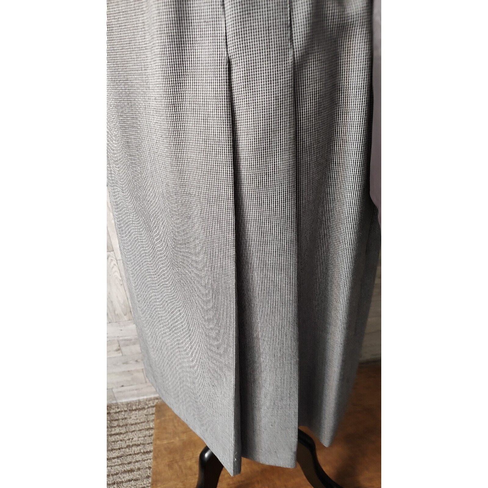 Emily Woman Gray VTG Suit Jacket Skirt Size 10 Pockets Handkerchief Lined Pleats