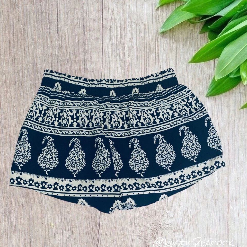 Papaya Shorts Womens Medium Black Navy Blue Off White Boho Abstract Pull On - Image 2 of 4
