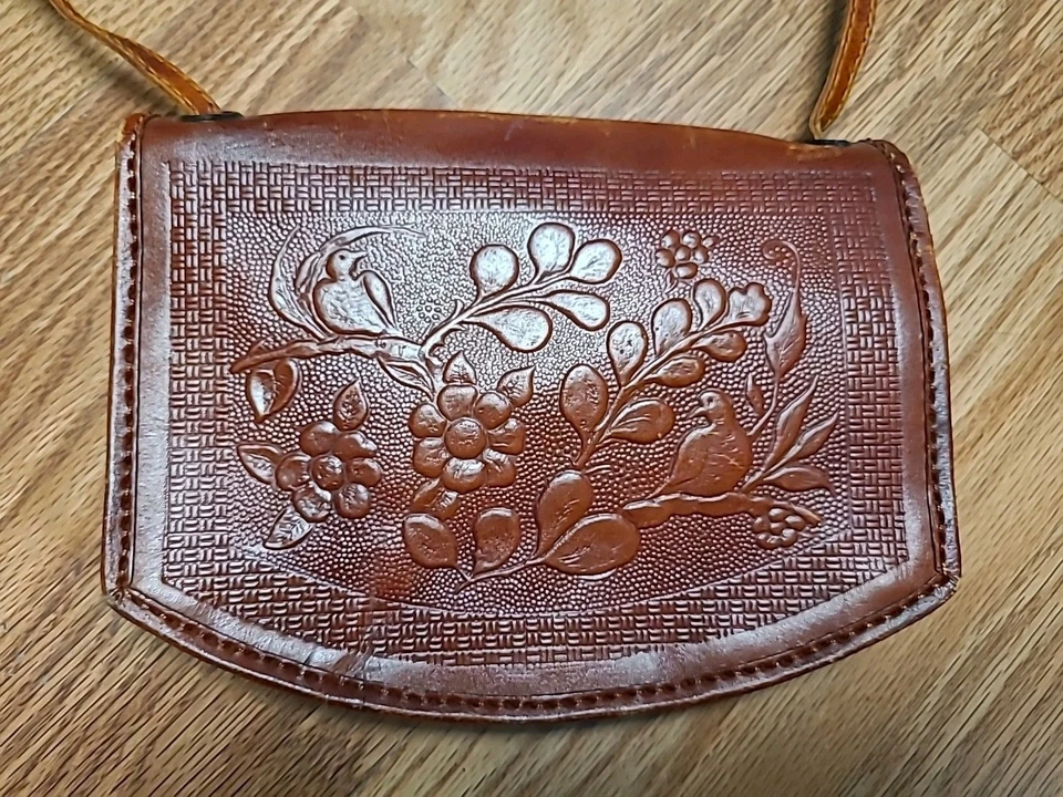 Bolso Bandolera Cuero Tooled Sillín Repujado Pájaros Flores April Cornell Foto 3 de 4