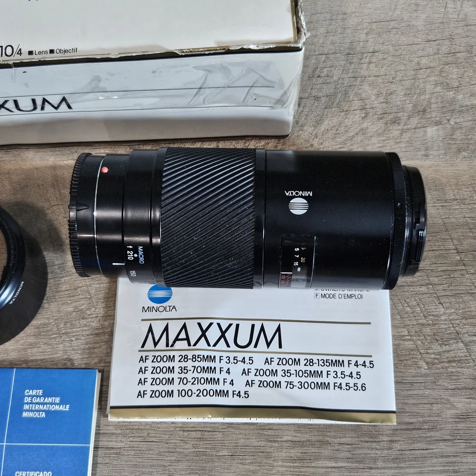 Konica Minolta 70-210mm f/4 AF Lens For Minolta-"Beer Can"-Zoom-Caps-Lens Shade - Image 2 of 4