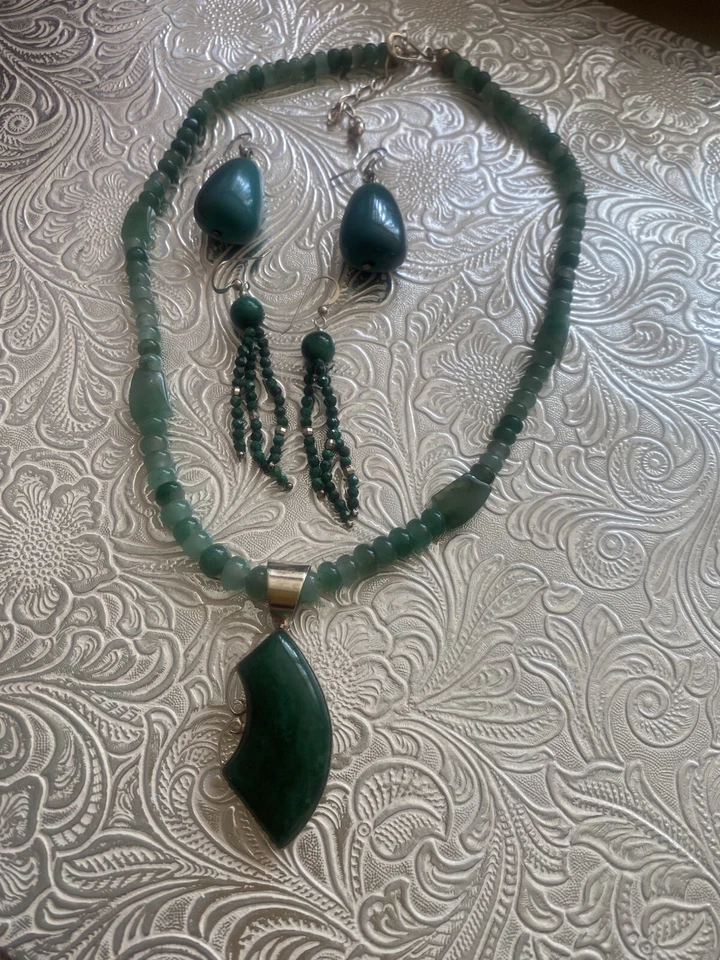 JAY KING 4 PIECELOT GREEN BEADED NECKLACE, PENDANT, DROP & EMERALD EARRINGS💚 - Image 2 of 4