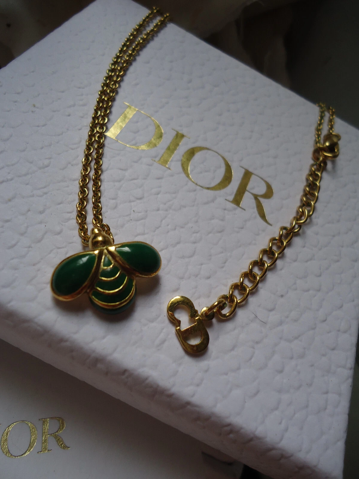 Splendido Ciondolo Insetto Api Verdi Avvolto Regalo Avvolto Dior Tono Oro Nuova