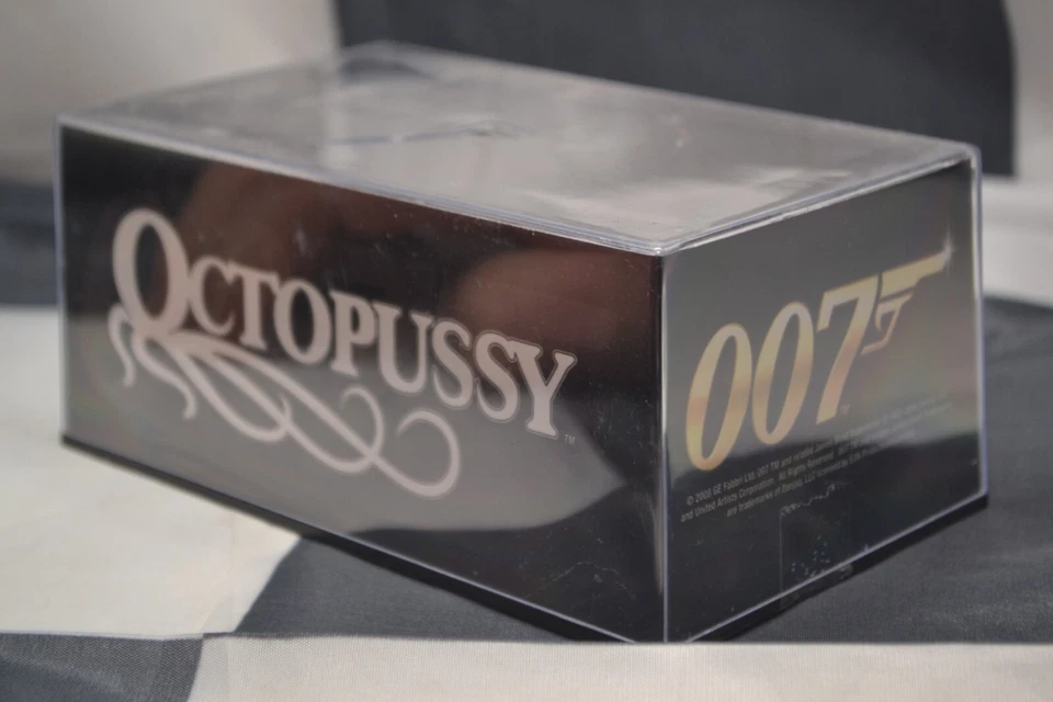 EAGLEMOSS / UH - james bond 007 - WILLYS JEEP M606 - 1/43 SCALE MODEL CAR - 46 - Image 4 of 4