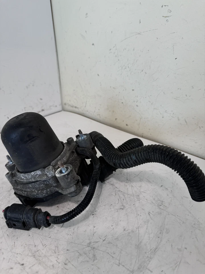 Bomba de inyección de aire híbrida Porsche Cayenne 2014 OEM 07K959253A Foto 2 de 4