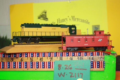 Locomotora iluminada H0 Athearn* Genesis Northwestern #6926 y un caboose decorado | Condition: Used
