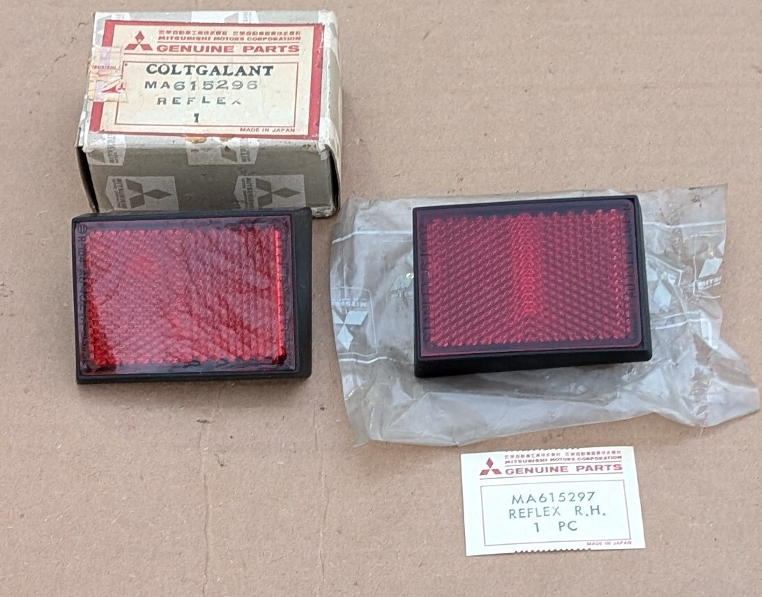 Mopar/Mitsubishi NOS Rear Reflex Reflectors Lt & Rt 1971-73 Dodge Colt S/Wagon