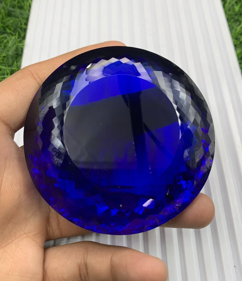 1127 Carat Top Quality Tanzanite Quartz Stone, Round Faceted Cut Loose Quartz - Image 3 of 4