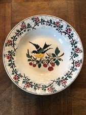 GRANDE ASSIETTE , DÉCOR AU POCHOIR " OISEAU SUR BRANCHE DE CERISIER " A IDENTIF.