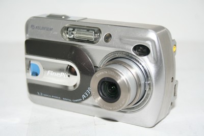 Fujifilm FinePix A Series A330 3.2MP Digital Camera w/ 256MB Card