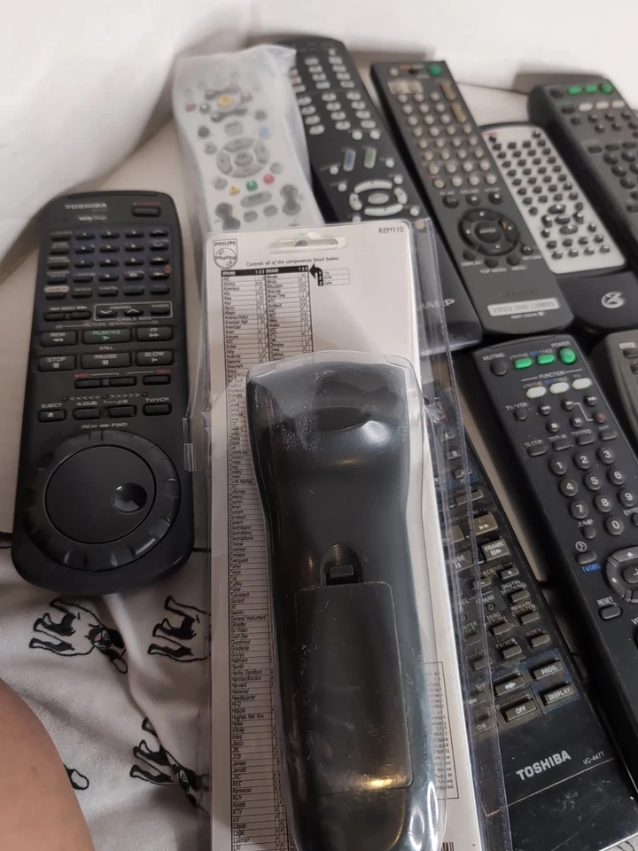 TV VCR DVD Reproductor Control Remoto Lote Sony Sharp Toshiba y Otros Sin Probar  Foto 3 de 4