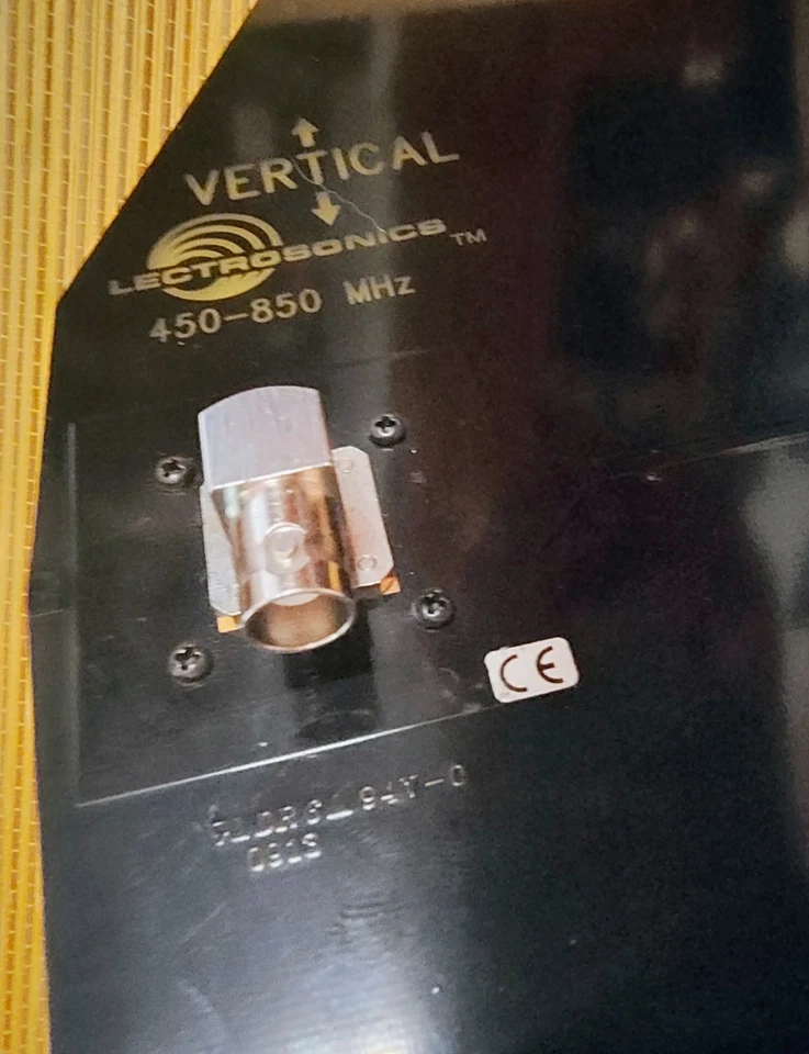 Lectrosonics ALP500 LPDA Fin Antenna 450-850MHz BNC Connector A++ Condition - Image 3 of 4
