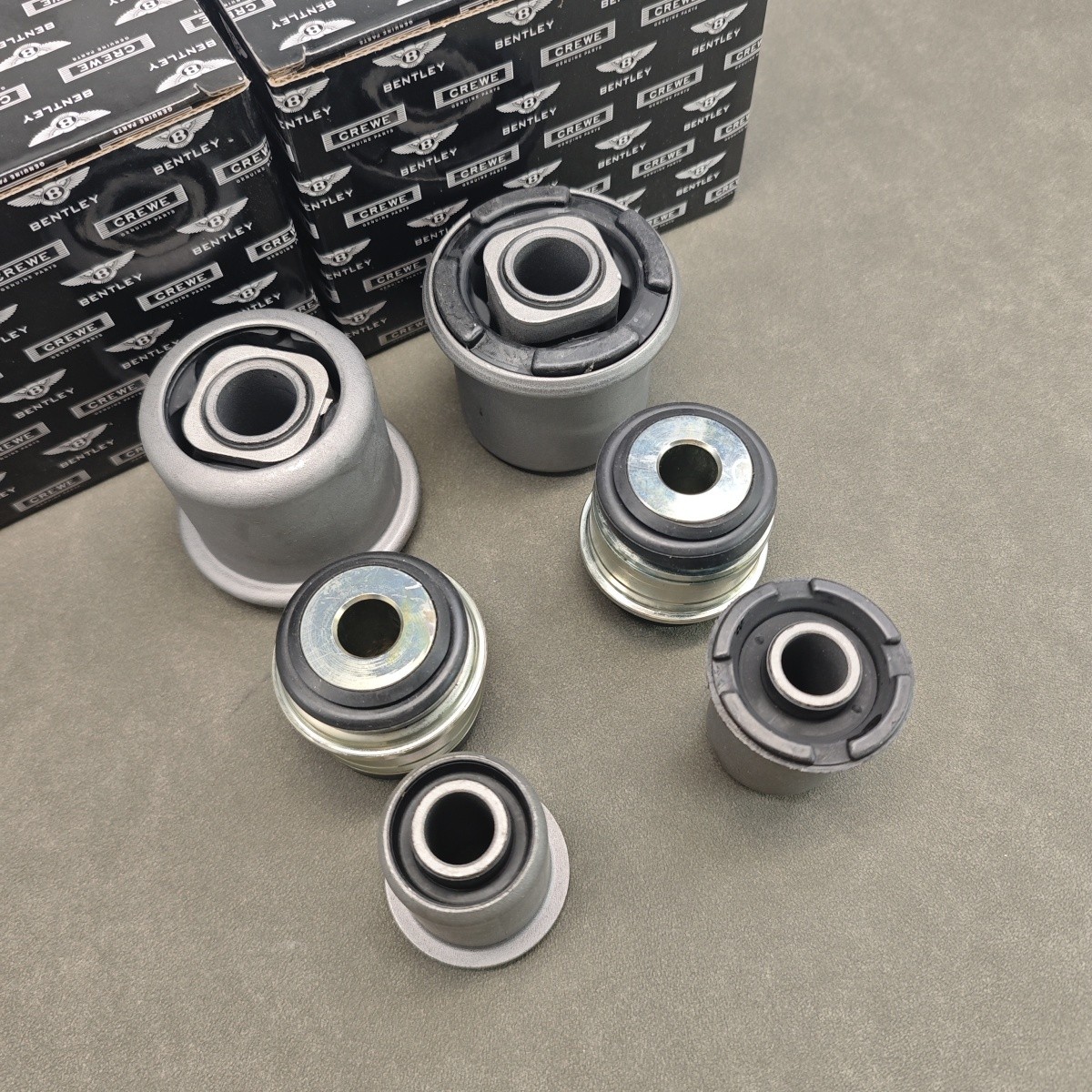 Front Lower Control Arm Bushing for Bentley Arnage PD30984PA PD30985PA PD24464PB