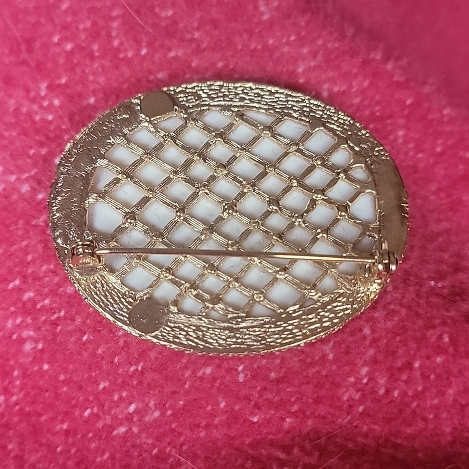 Broche prendedor de porcelana blanco gato persa gatito oro mariposa de colección  Foto 3 de 4