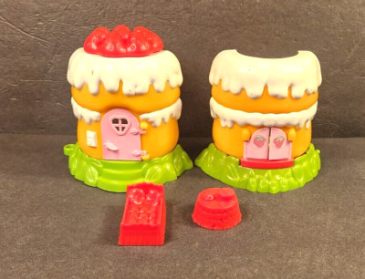 VINTAGE 1981 KENNER STRAWBERRY SHORTCAKE STRAWBERRYLAND MINIATURE DOLL HOUSE