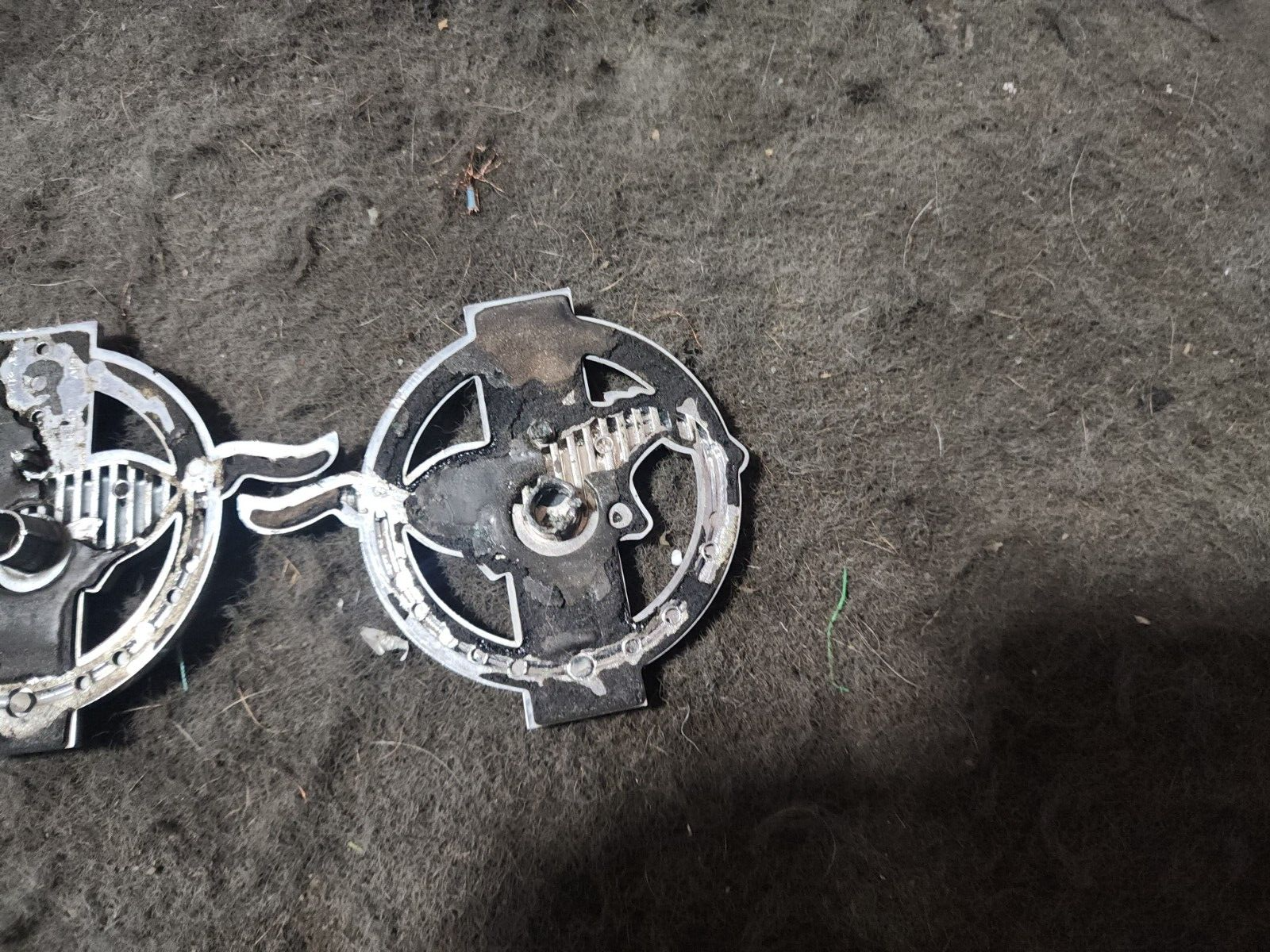 35TH ANNIVERSARY FENDER EMBLEMS PAIR FRONT 5.0 MUSTANG 1999OEM - Picture 6 of 6