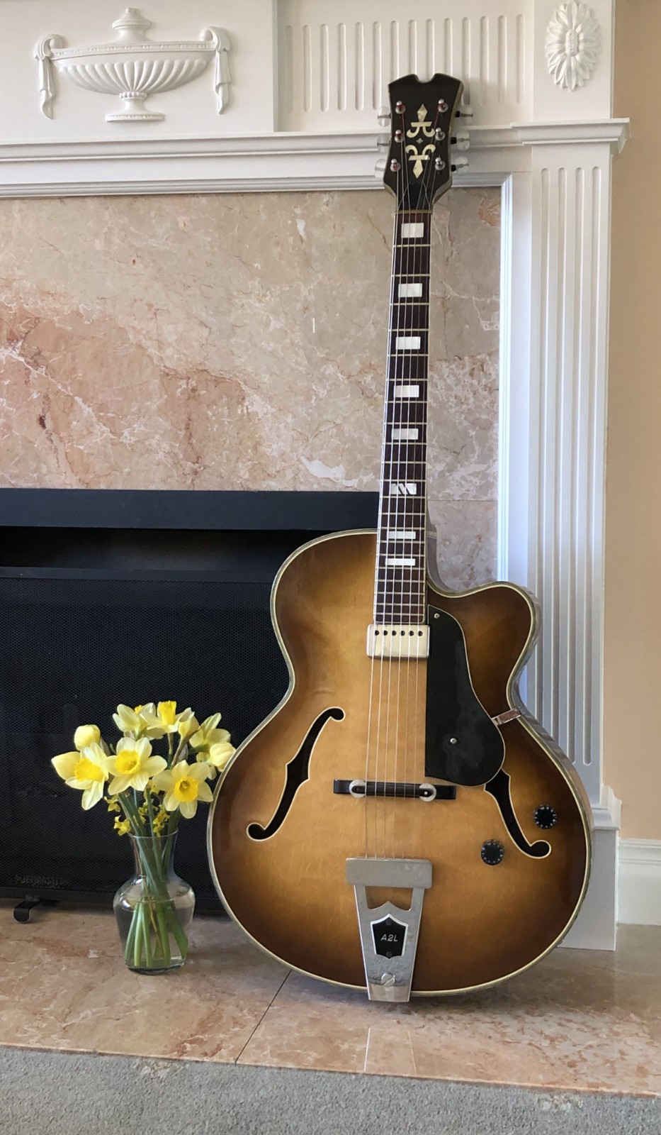 HOFNER A2L      Hofners Top of the Range in 1978.    Very Rare!